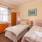 Ricky Road Guest House - Budget